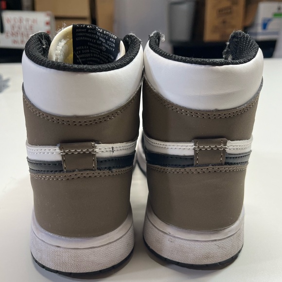 Jordan 1 Retro OG High Dark Mocha Shoes Women’s Size 5.5 - Picture 8 of 12